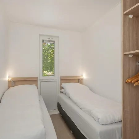 Modern With Dishwasher, 8 Km From Helmond Chalet
